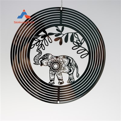 Jedkan kovinski ornament veter vrtinca